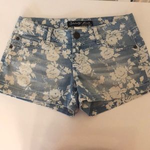 Jean shorts with white floral pattern - Size 1